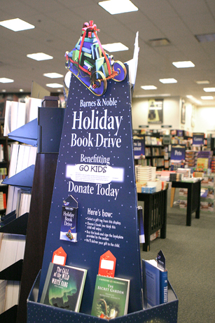 Bookseller gives back SanBenito Hollister San Juan