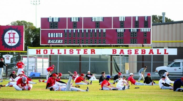 Baseball: Balers upend Gilroy with late four-run rally