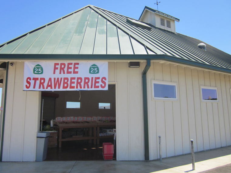 Market 25 fruit stand holds grand opening