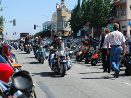 Video: Events entertain bikers on crowded first day at Hollister Rally