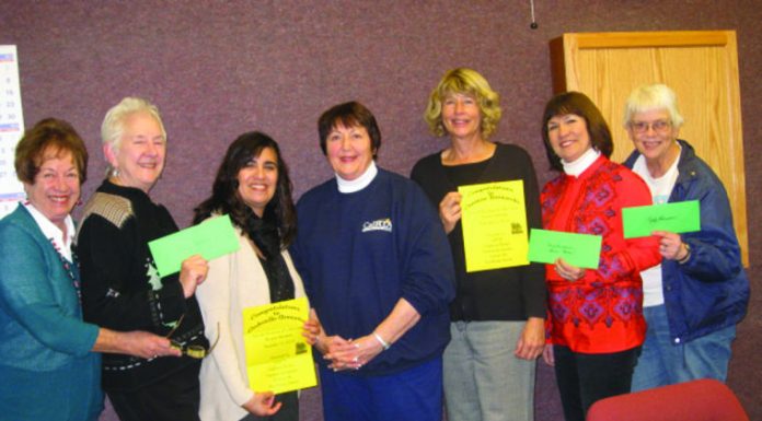 Retired teachers group names grant recipients