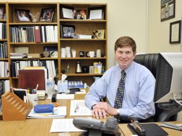 Accrediting commission slammed by state auditor