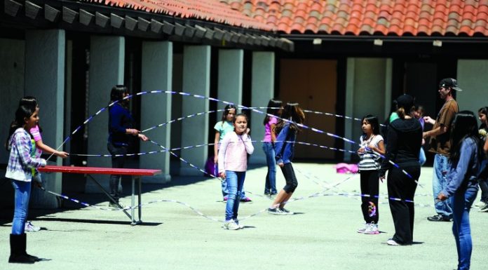 Parent: School forces girl to remove ‘Snow White’ shirt with gang color