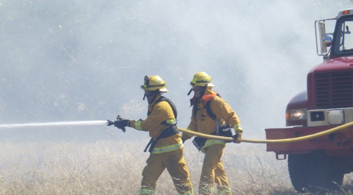 Crews put out grass fire behind San Benito High