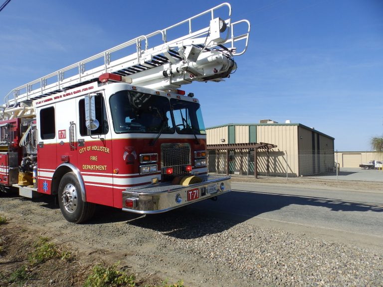Hollister OKs new firefighter contract