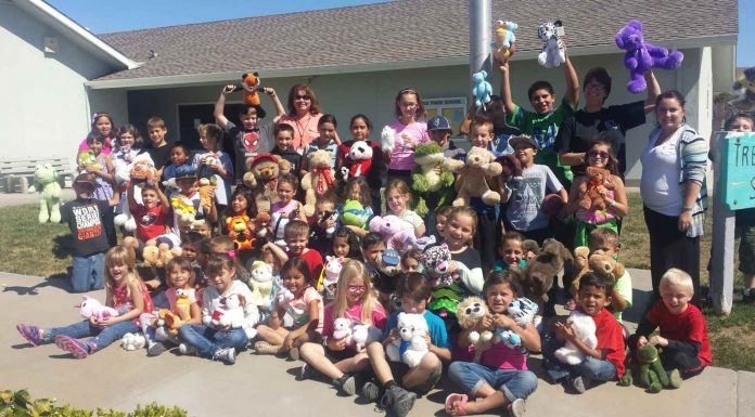 Tres Pinos students collect toys for wildfire victims