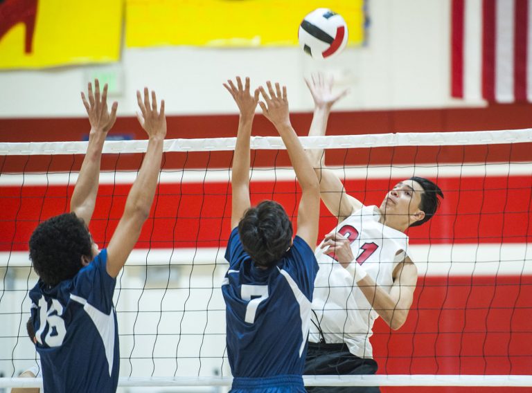 Volleyball: Balers can’t finish Cougars