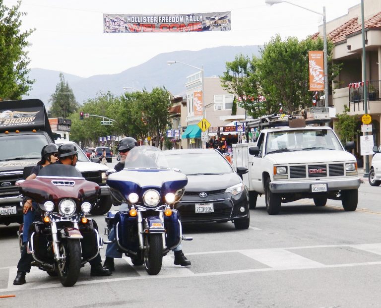 City government to oversee hanging of banners