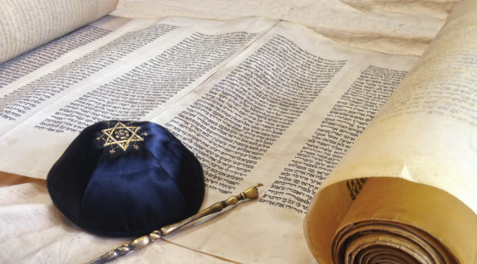 kippa, yad, tall it with torah