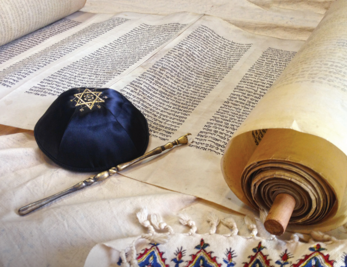 kippa, yad, tall it with torah