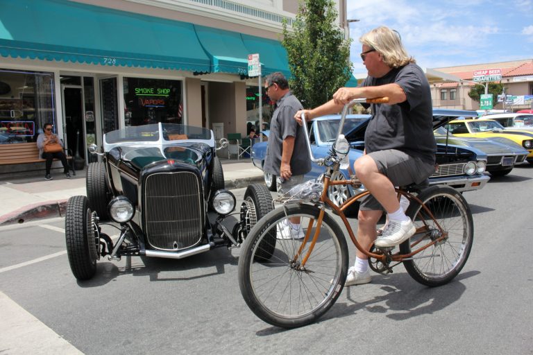 Hollister holds car show downtown