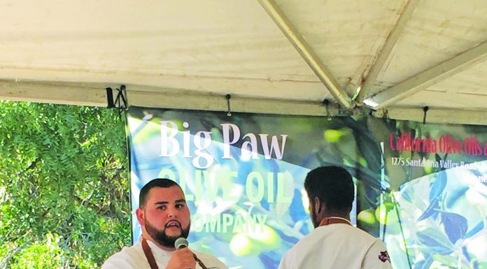 Garlic Showdown chef entertains at Olive Fest
