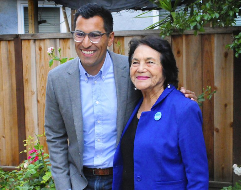 Civil rights icon stumps for Rivas