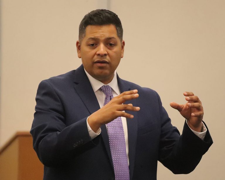 School board selects Ochoa as superintendent