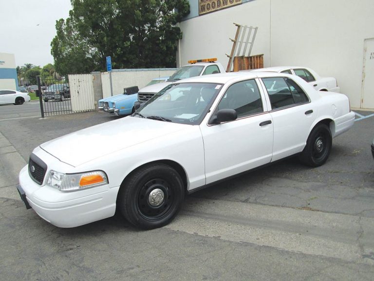 Police looking for man impersonating cop