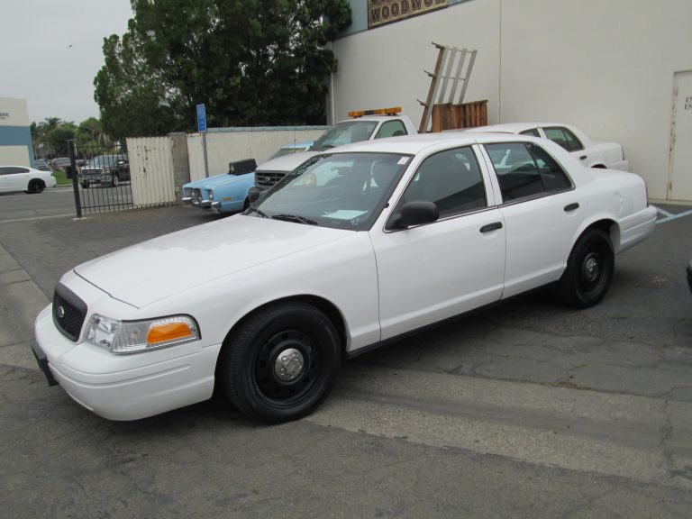 Police looking for man impersonating cop