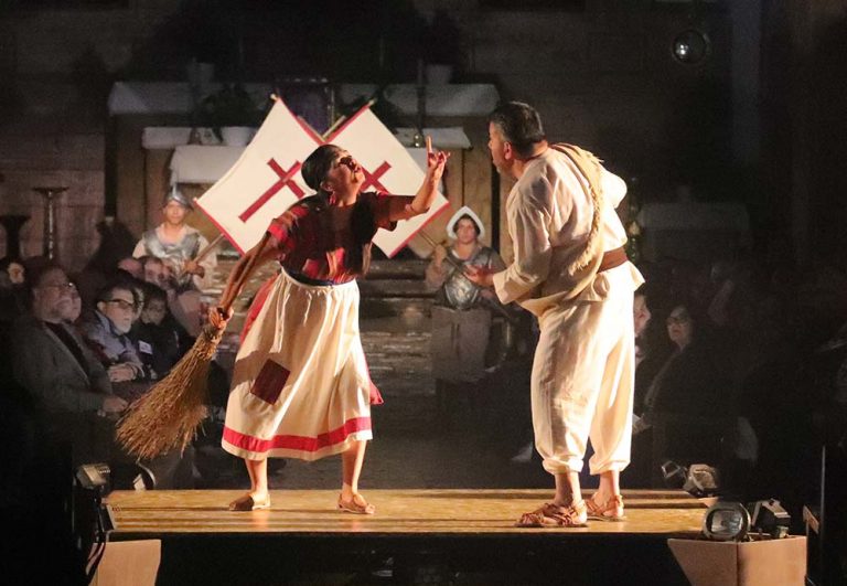 El Teatro’s holiday plays to move