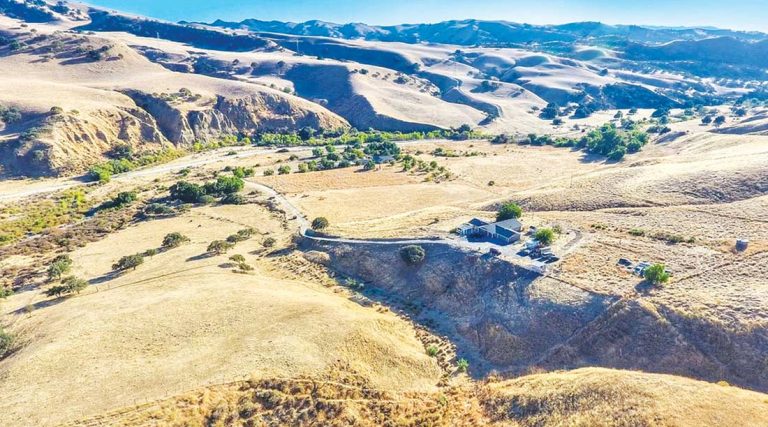 Paicines home’s views complemented by sizable private ranch