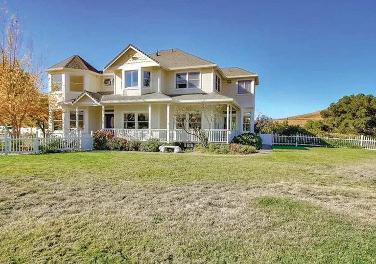 Custom home in quiet setting