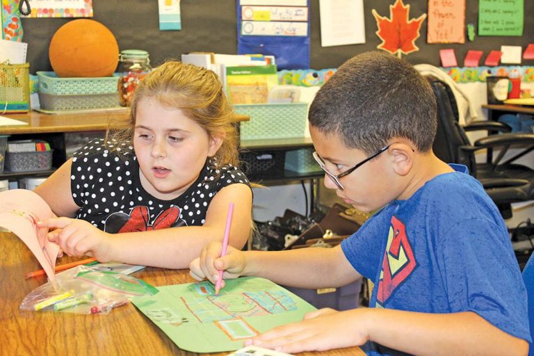 Arts council, Hollister school district bring art to the classroom