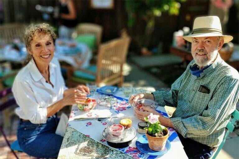 Pick-up dinner benefits arts education programs