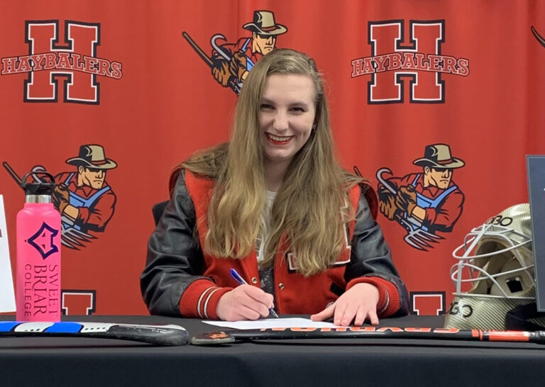 Ashley Maggiora to play field hockey at Sweet Briar College