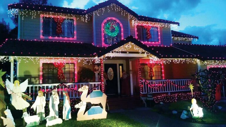Close-knit Hollister neighborhood decks out for holidays