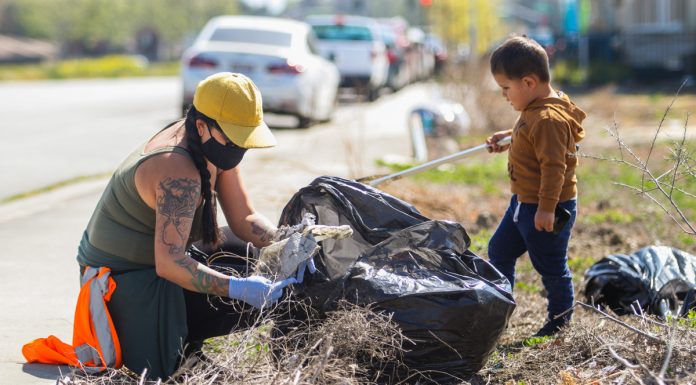 Spring Clean-Up event draws big crowd to Downtown Hollister