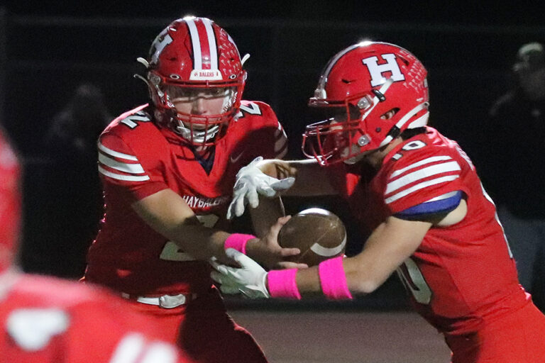 Hollister Haybalers knock off Palma, keeping league title hopes alive ...