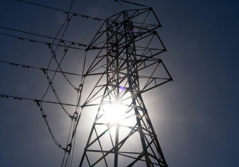 PG&E warns approaching heat wave could lead to power outages