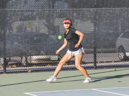Hollister High girls tennis comes up aces