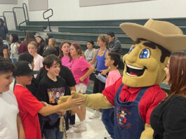 High schoolers mentor Ladd Lane students on attendance