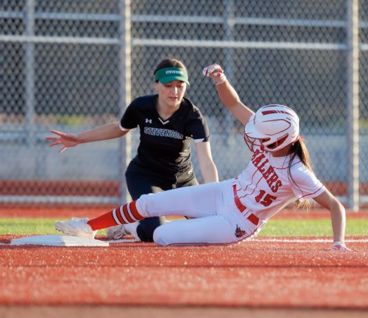 Hollister softball wins league title