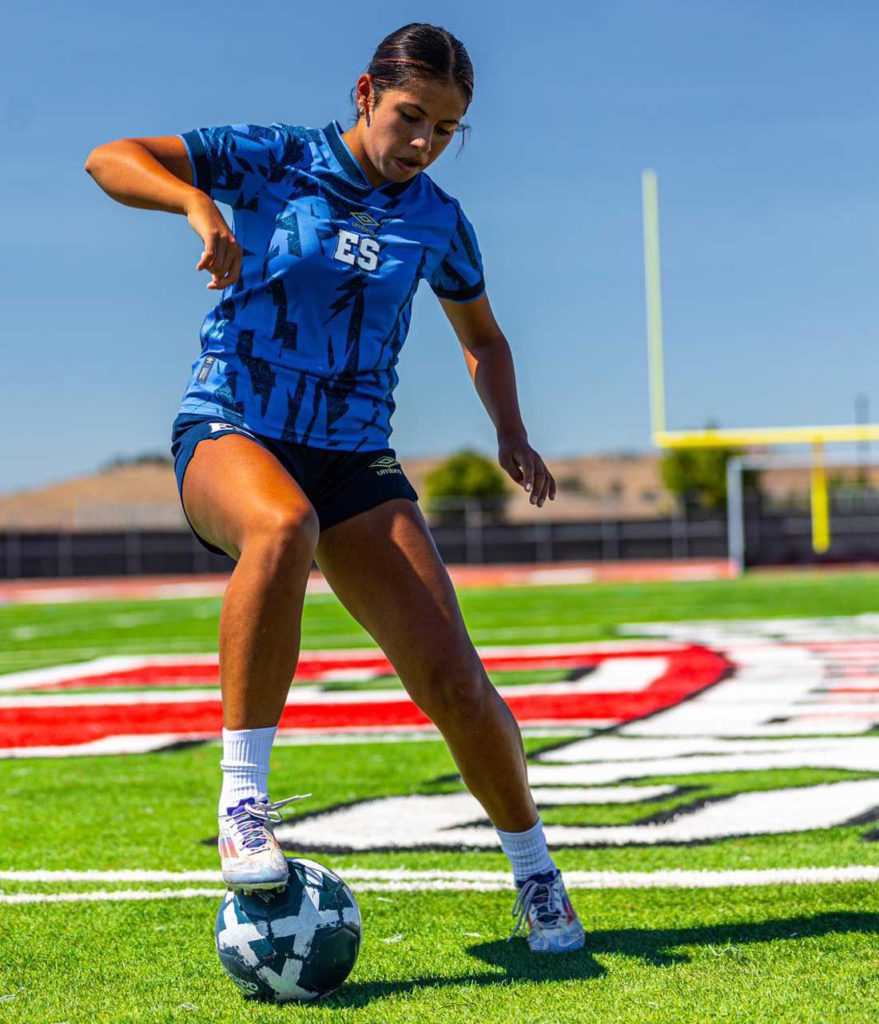 Image for display with article titled Hollister’s Hernandez Leads El Salvador in International Soccer