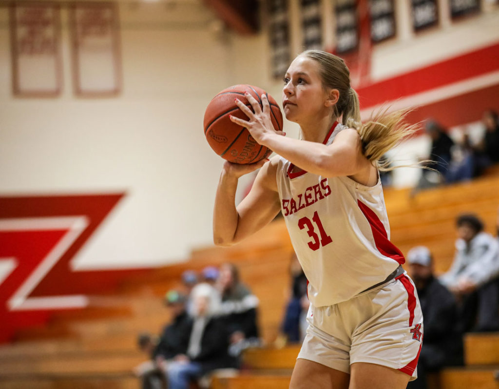 Image for display with article titled Hollister Girls Basketball Battles Stronger-Than-Ever Gabilan Opponents