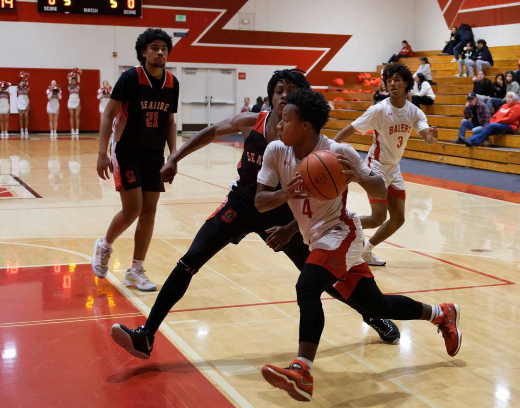 Image for display with article titled Hollister Boys Basketball at 4-2 in Competitive PCAL Mission