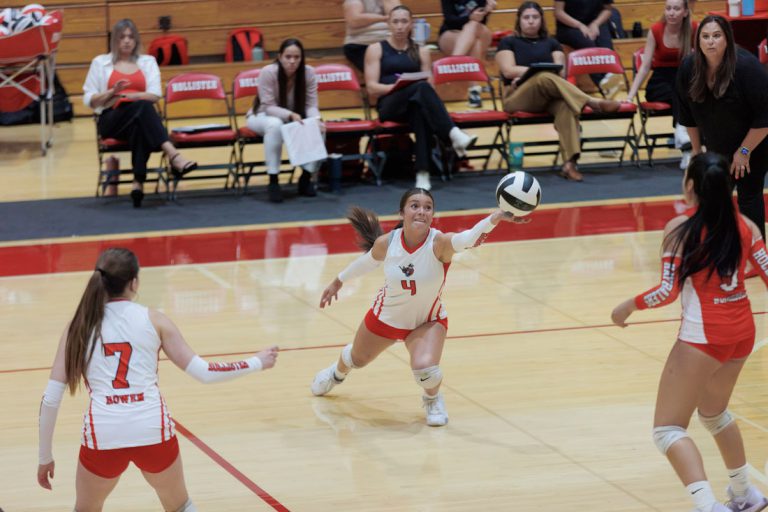 Hollister volleyball rolls again