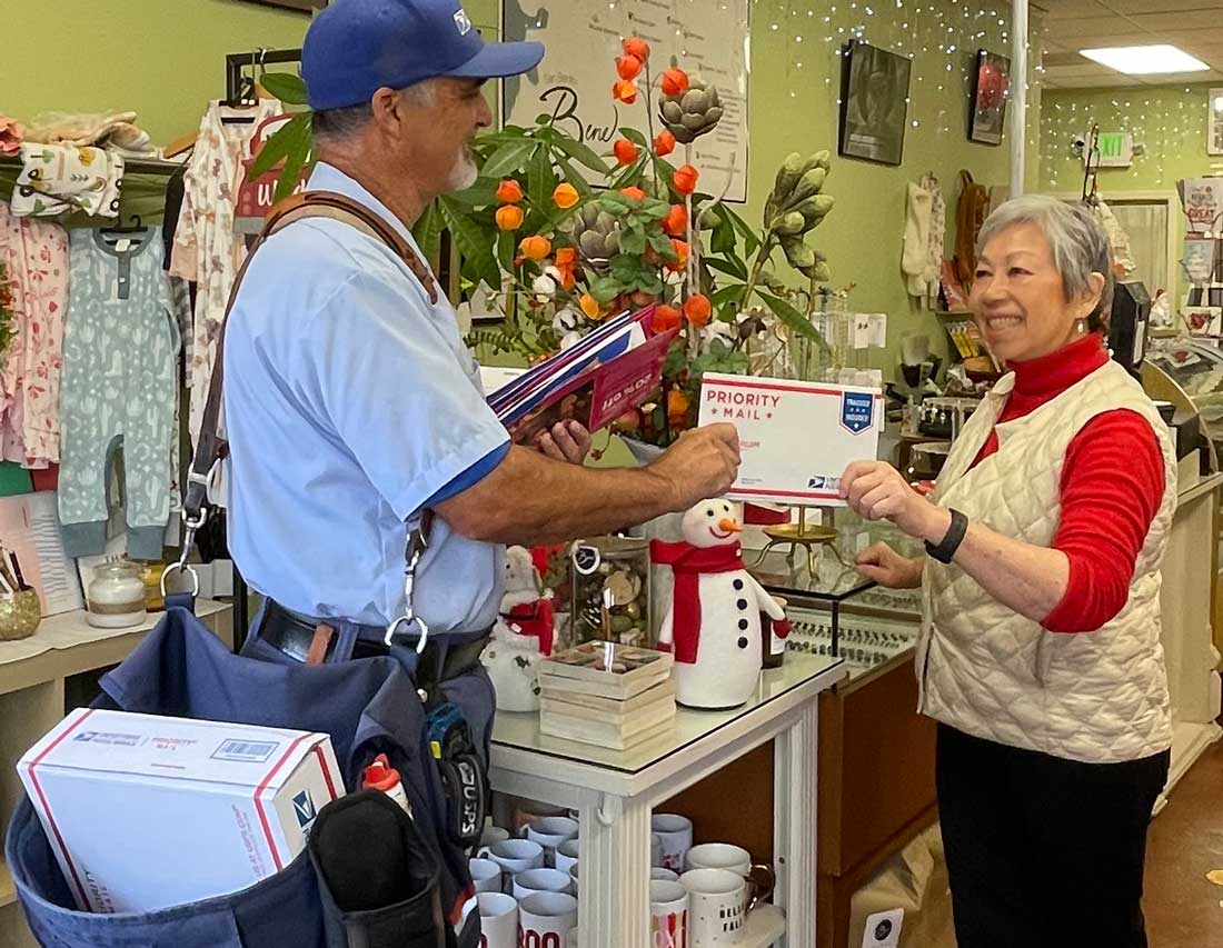 Hollister letter carrier brings holiday convenience to small businesses